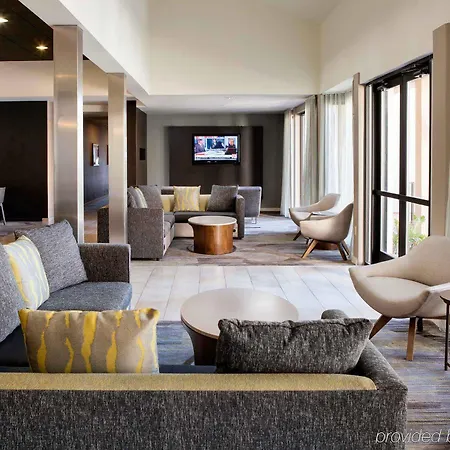 Courtyard By Marriott Phoenix Airport